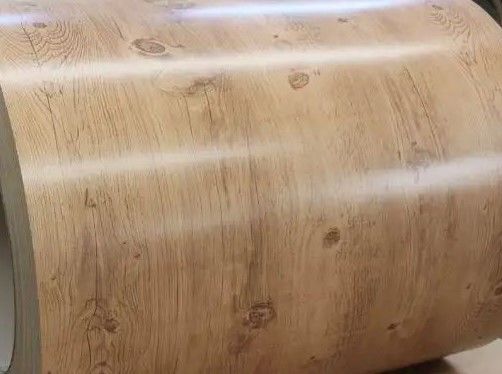 Tolerância personalizável ± 1% de grãos de madeira bobina de alumínio pré-pintada para paredes de cortina