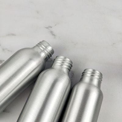 Garrafa de alumínio de cor personalizada de 500 ml para embalagem e garrafa de água recarregável vazia